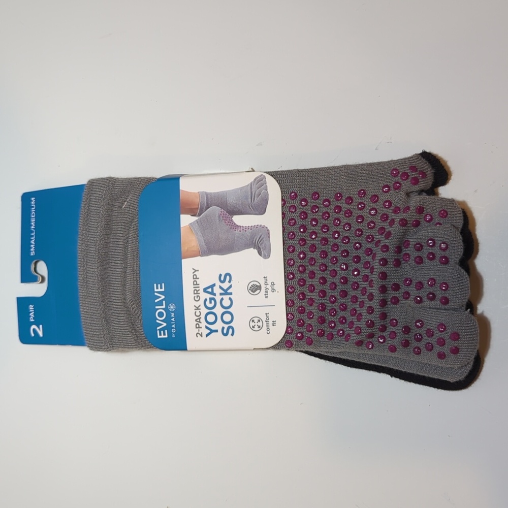 2 pair of Evolve by Gaiam grippy yoga socks stay out comfort fit small / medium